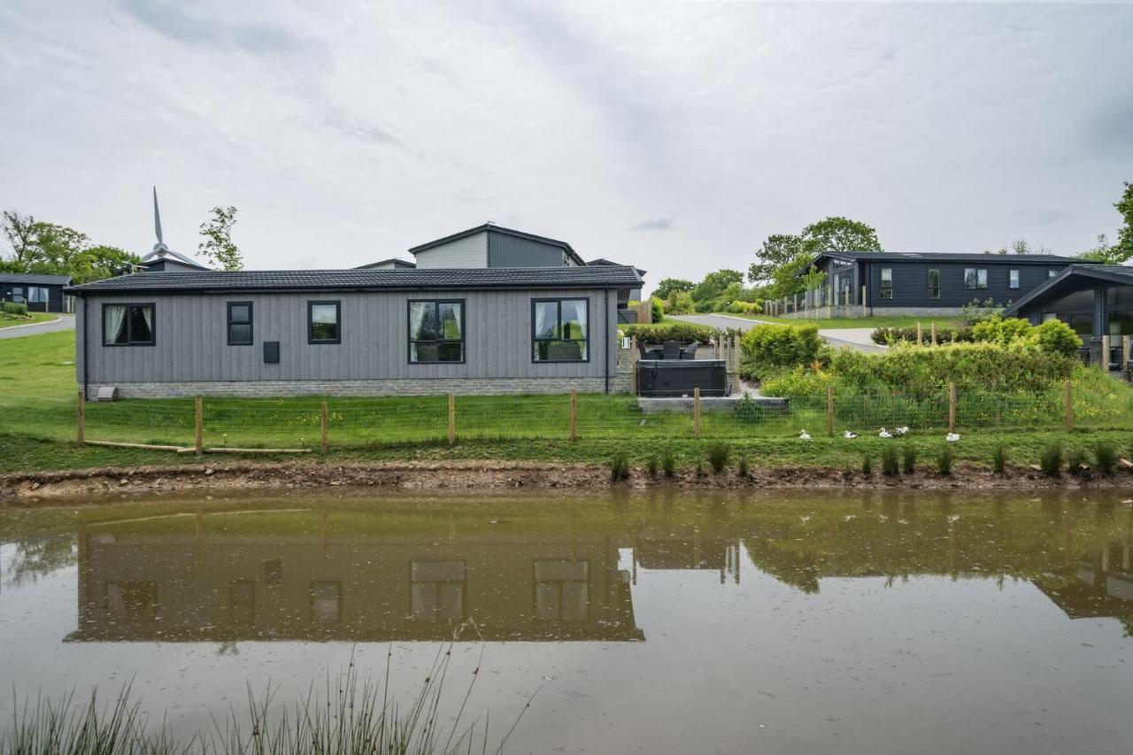 Lilac Lodge, 22 Roadford Lake Lodges Lifton エクステリア 写真