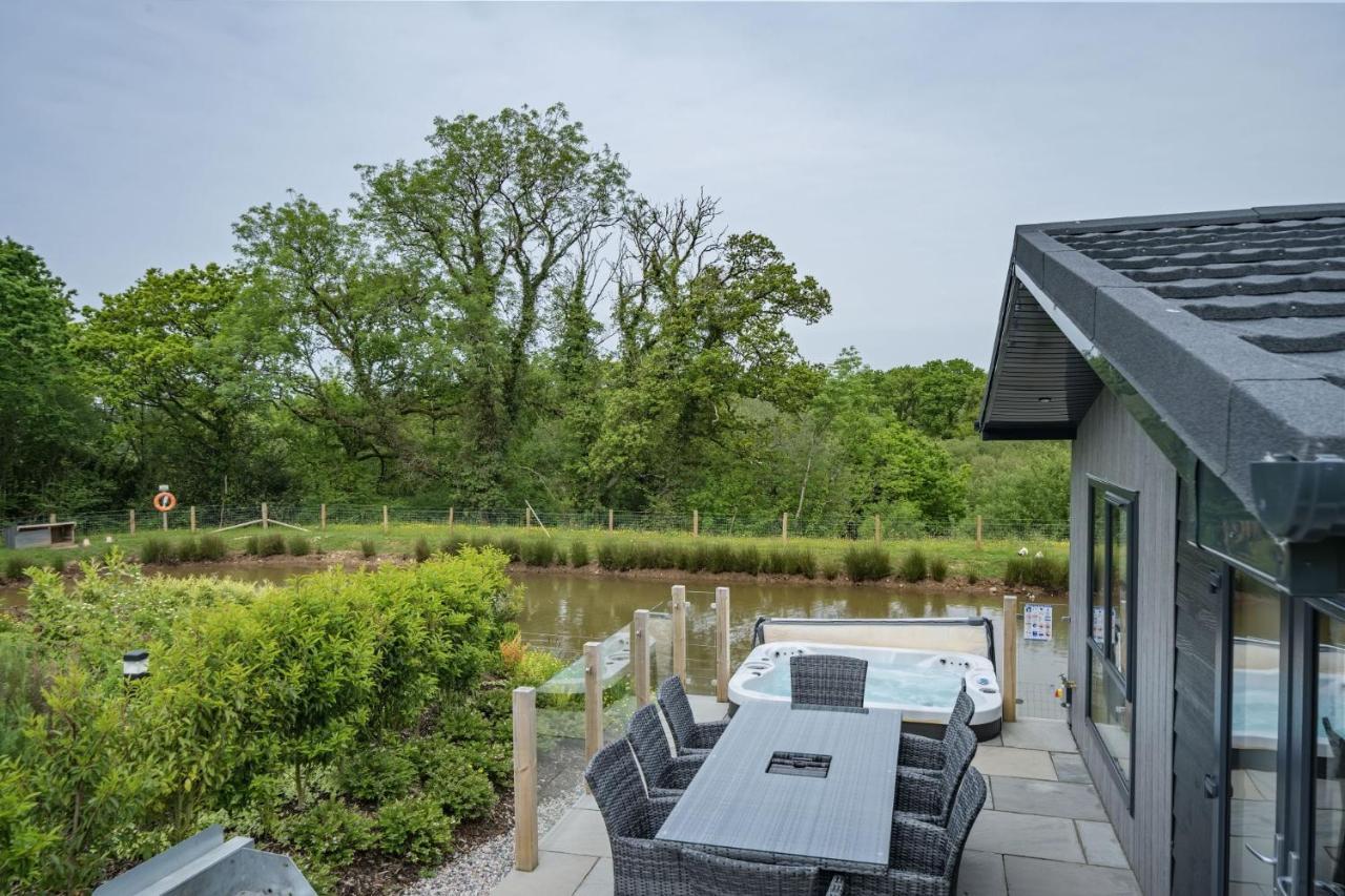 Lilac Lodge, 22 Roadford Lake Lodges Lifton エクステリア 写真