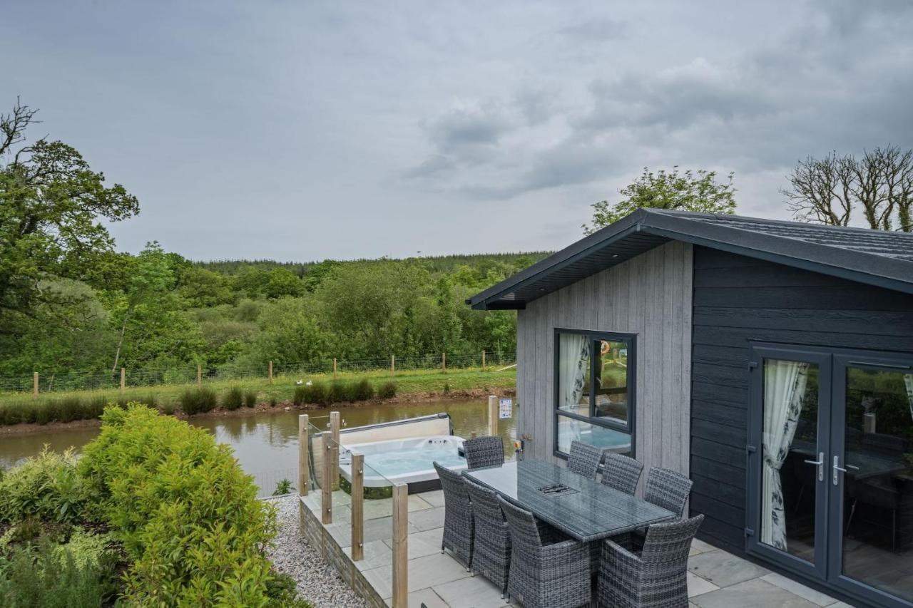 Lilac Lodge, 22 Roadford Lake Lodges Lifton エクステリア 写真