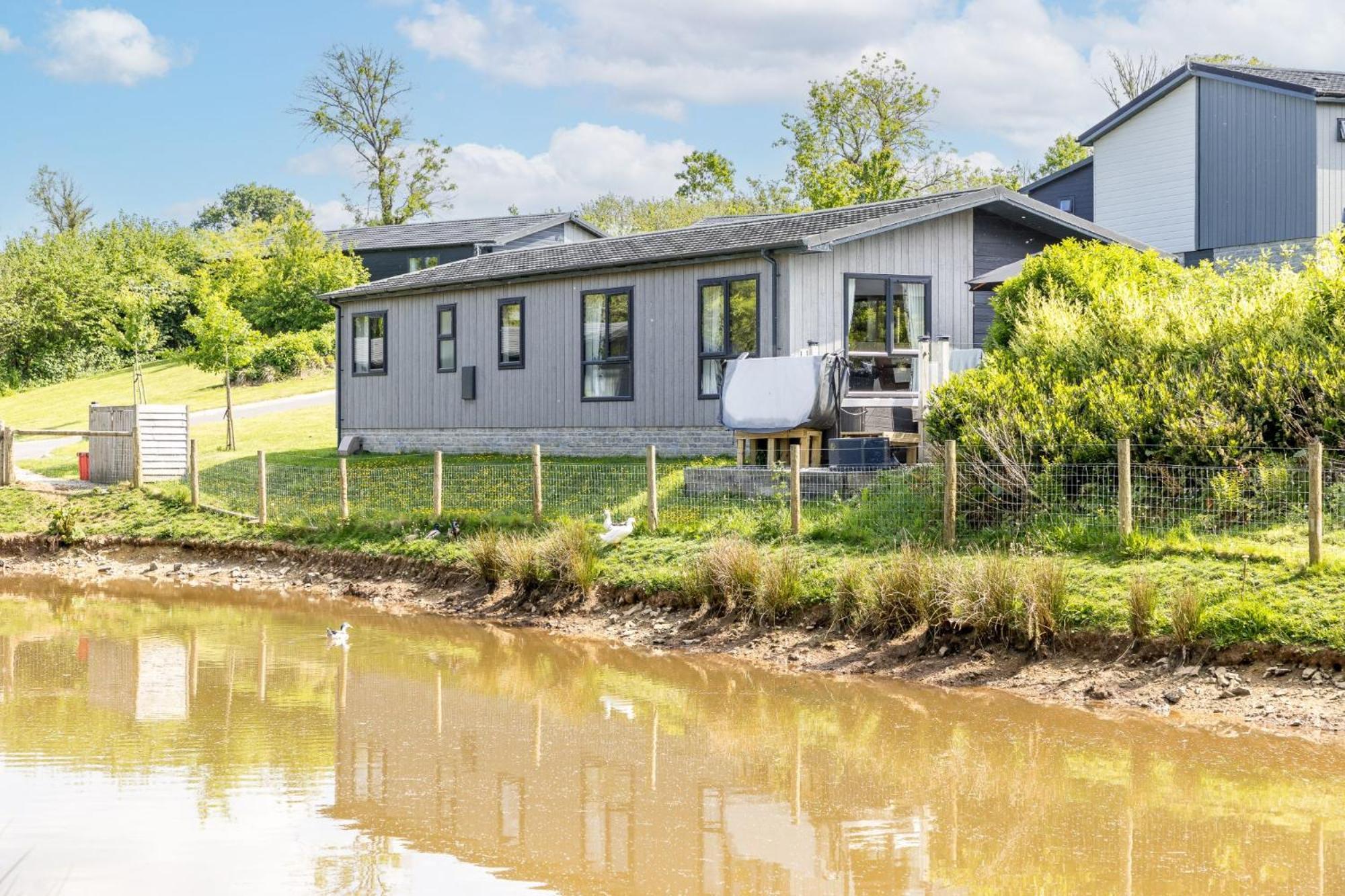 Lilac Lodge, 22 Roadford Lake Lodges Lifton エクステリア 写真