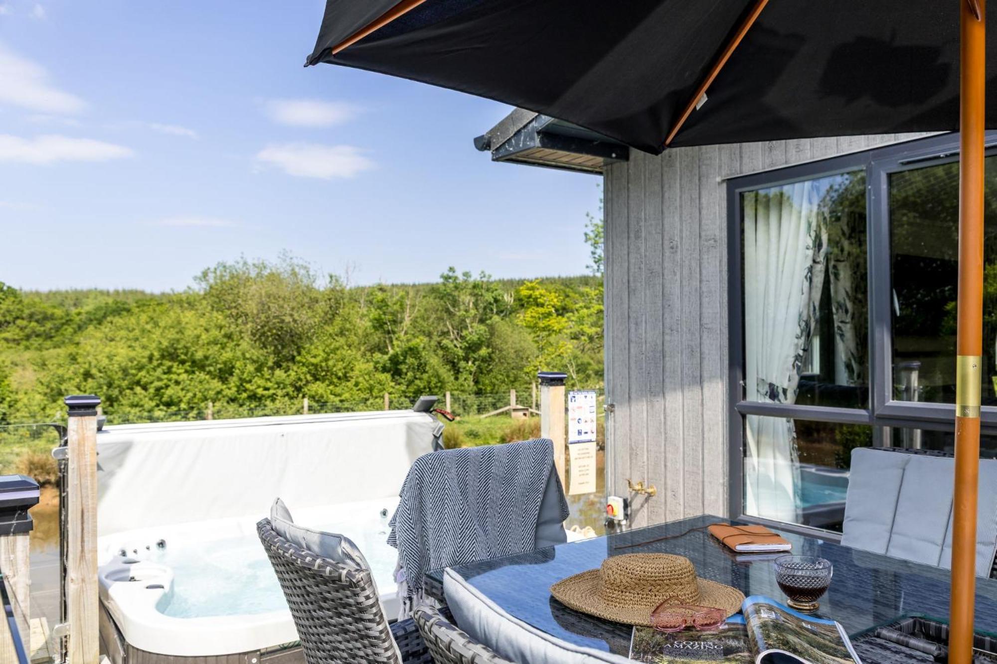 Lilac Lodge, 22 Roadford Lake Lodges Lifton エクステリア 写真