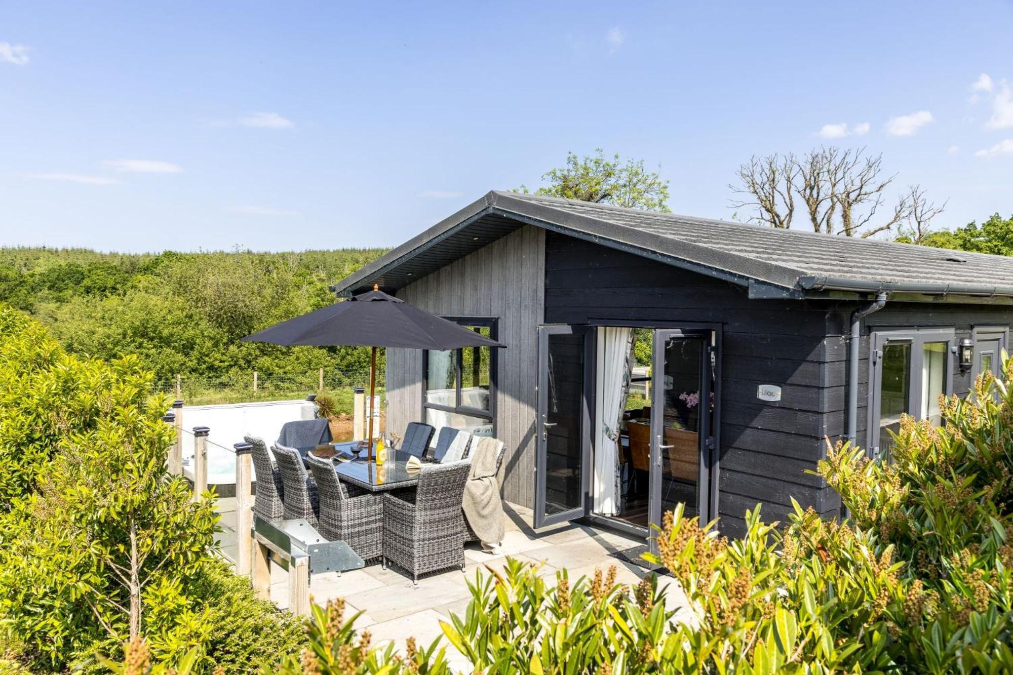Lilac Lodge, 22 Roadford Lake Lodges Lifton エクステリア 写真