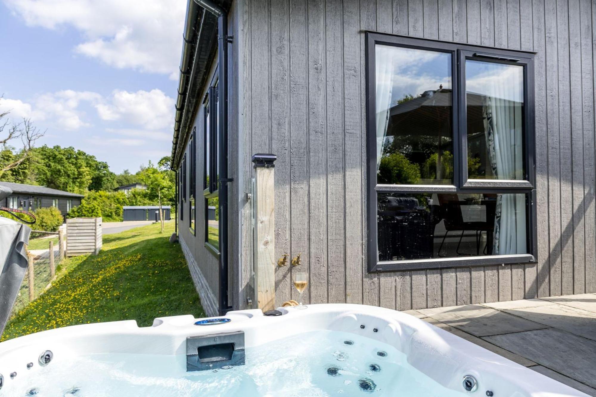 Lilac Lodge, 22 Roadford Lake Lodges Lifton エクステリア 写真