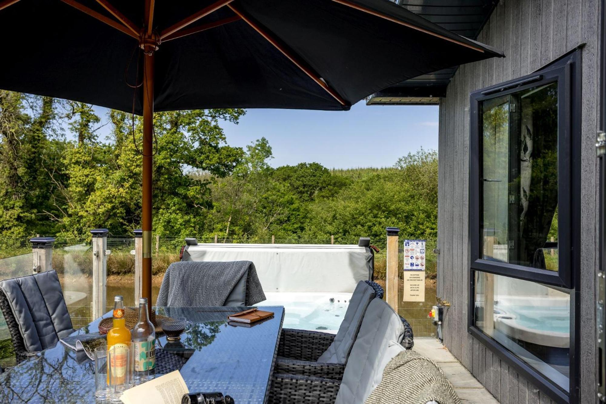 Lilac Lodge, 22 Roadford Lake Lodges Lifton エクステリア 写真