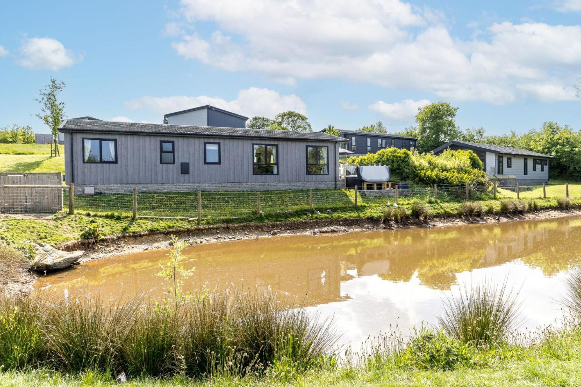 Lilac Lodge, 22 Roadford Lake Lodges Lifton エクステリア 写真